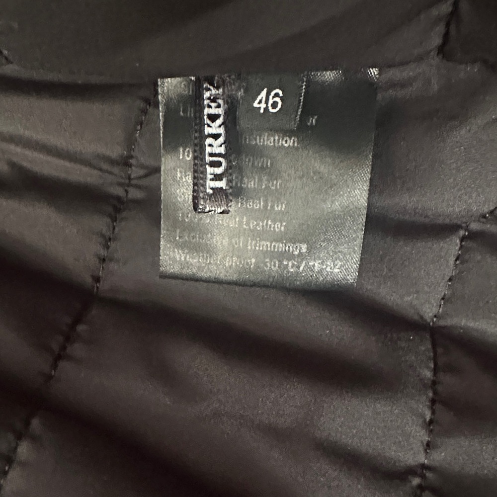 Elegant Black Genuine Leather Coat with Genuine Fur Trim - Picture 6 of 7